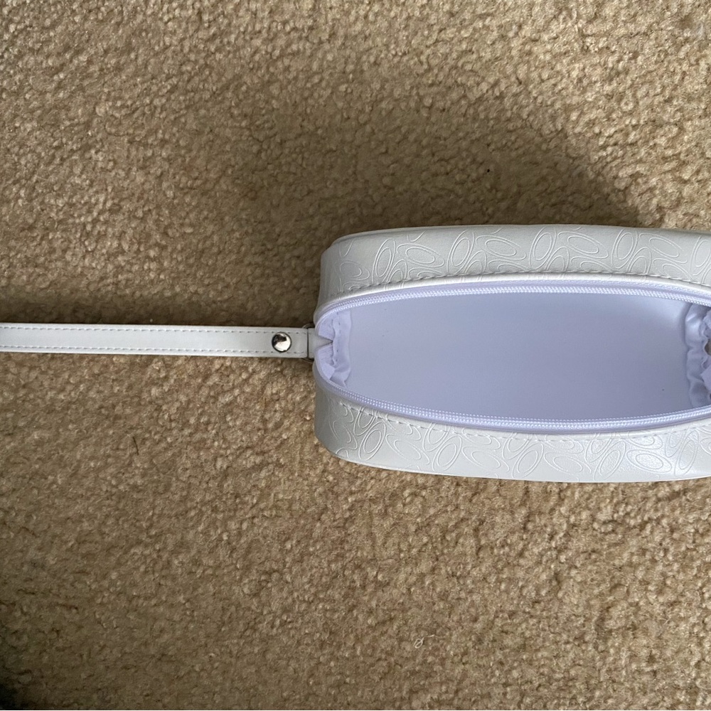 Oakley Case - Picture 3 of 4